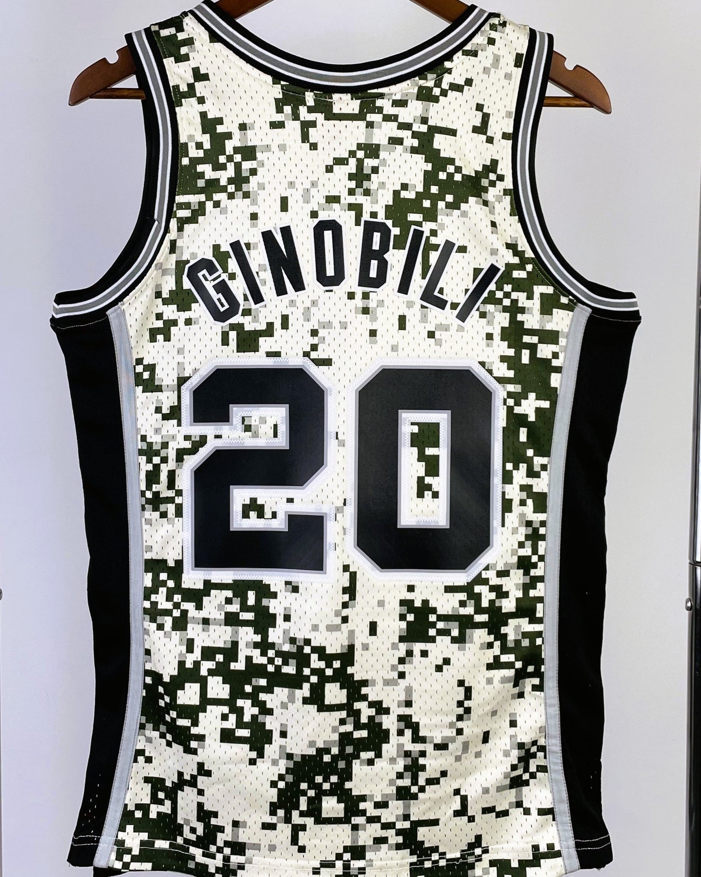 GINOBILI MANUEL (SAS)