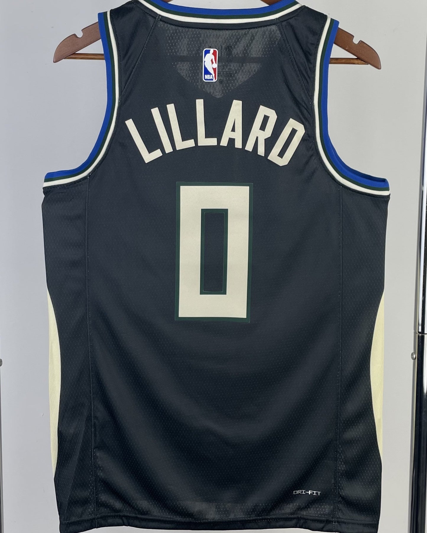 LILLARD DAMIAN (MIL)