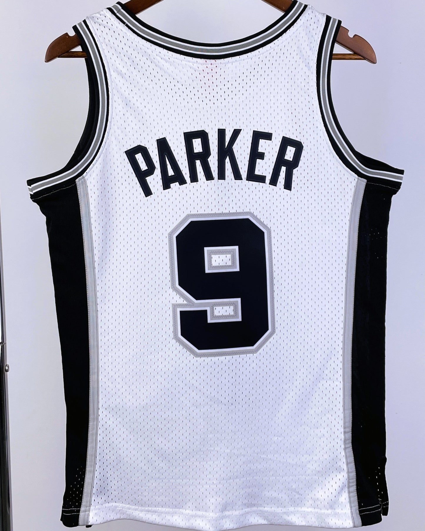 PARKER TONY (SAS)