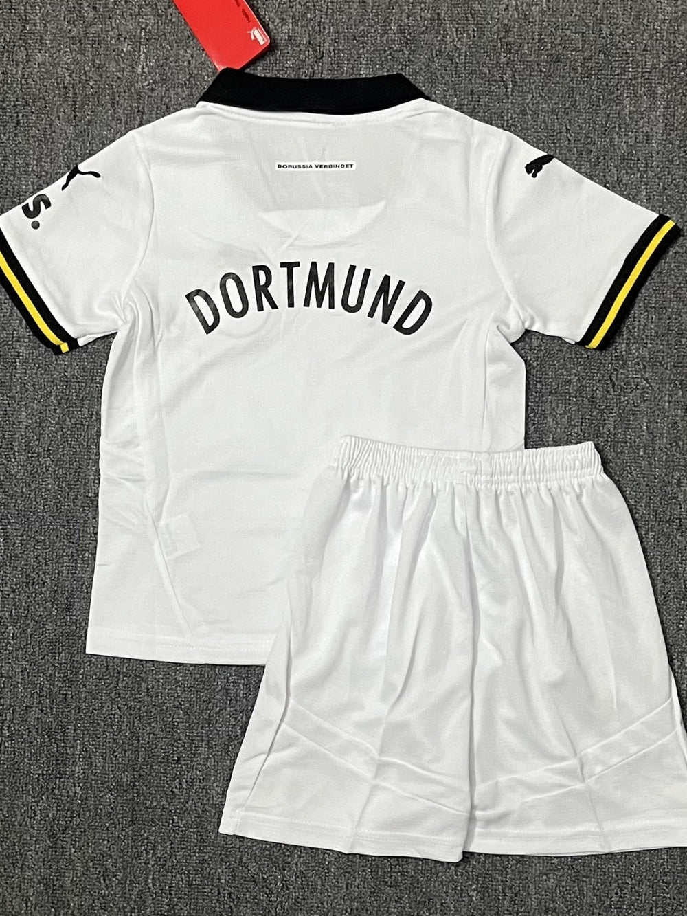 BORUSSIA DORTMUND kid kit