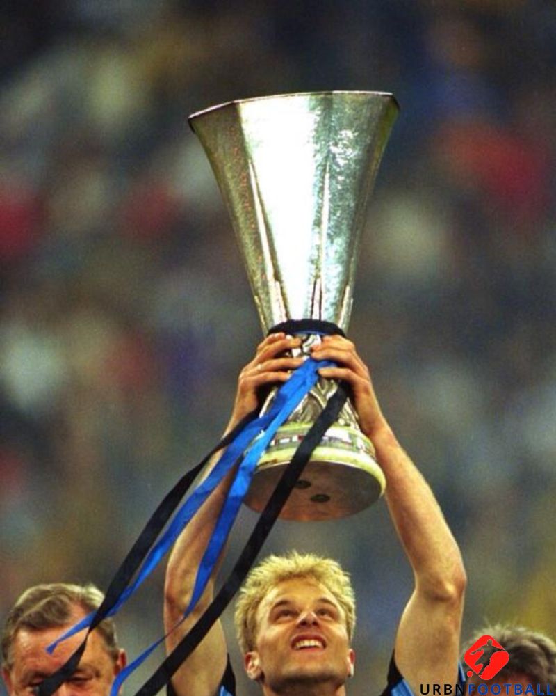 BERGKAMP DENNIS 1993-94 (Int)