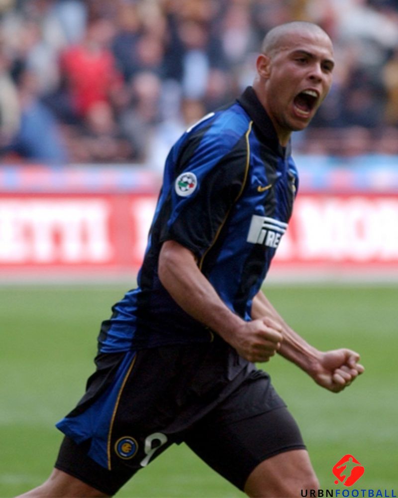 RONALDO 2001-02 (Int)